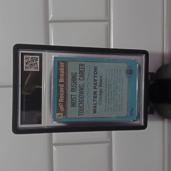 1998 Topps #5 Walter Payton Near Mint 8 - Picture 2 of 2